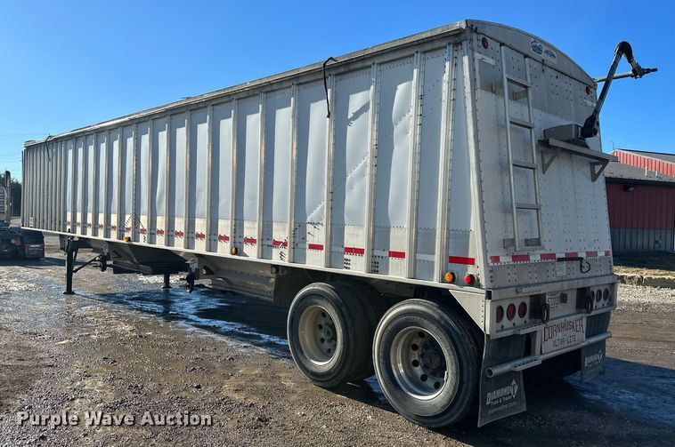 image for item OF9158 2014 Cornhusker 800  grain trailer