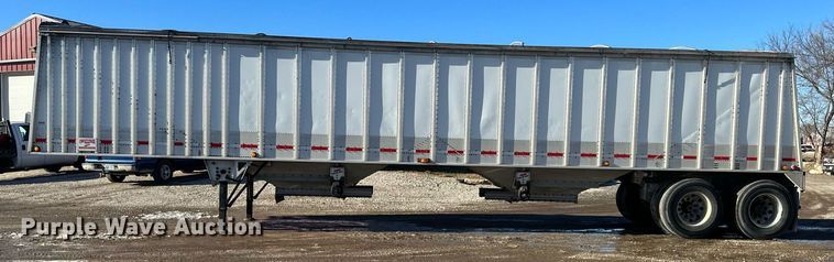 image for item OF9158 2014 Cornhusker 800  grain trailer