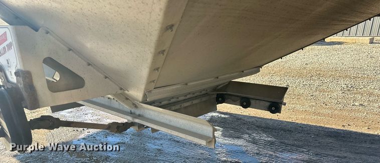 image for item OF9158 2014 Cornhusker 800  grain trailer