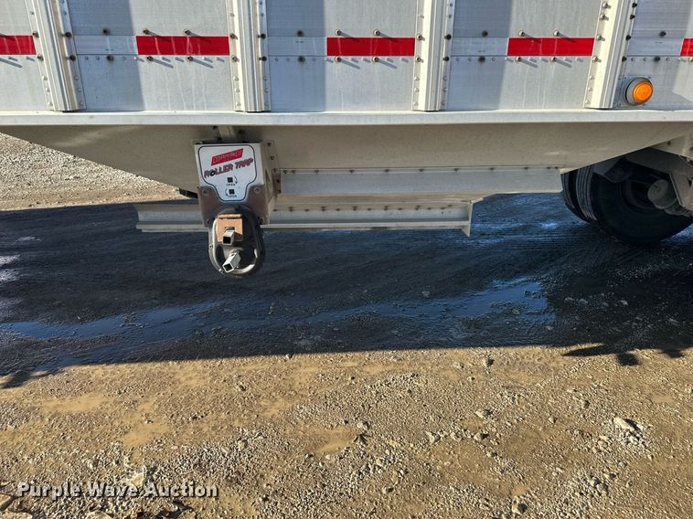 image for item OF9158 2014 Cornhusker 800  grain trailer