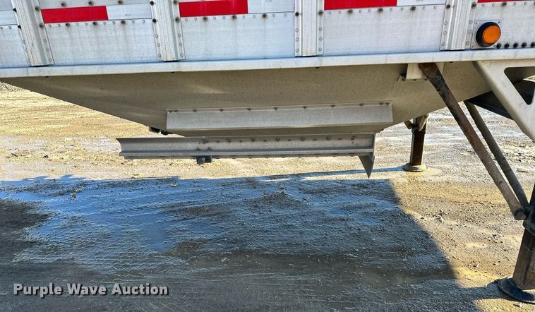 image for item OF9158 2014 Cornhusker 800  grain trailer