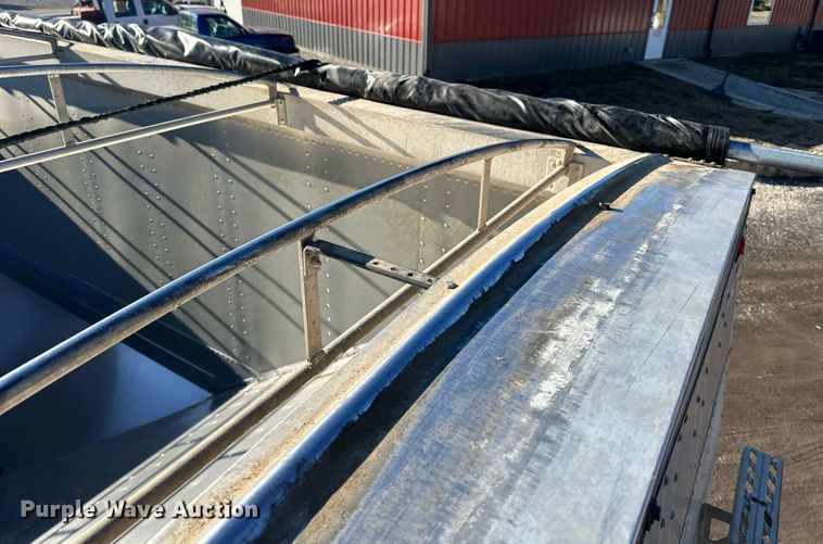 image for item OF9158 2014 Cornhusker 800  grain trailer