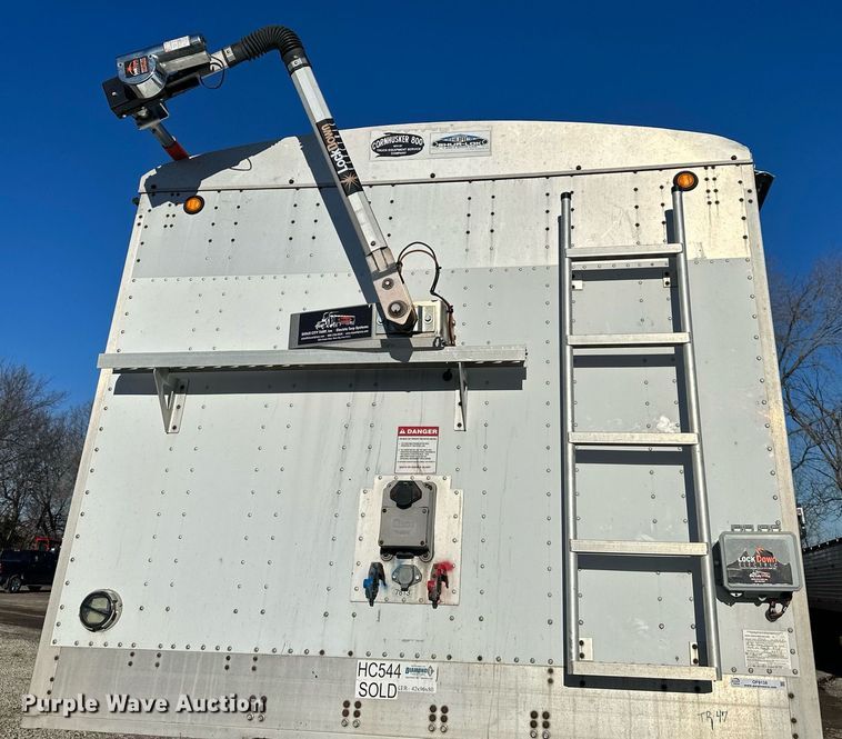 image for item OF9158 2014 Cornhusker 800  grain trailer