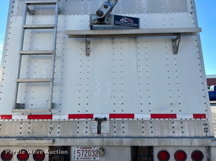 image for item OF9158 2014 Cornhusker 800  grain trailer