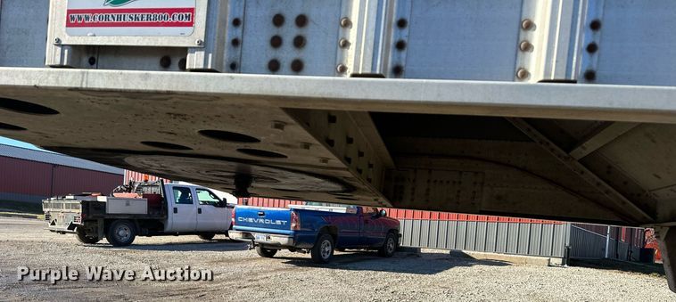 image for item OF9158 2014 Cornhusker 800  grain trailer