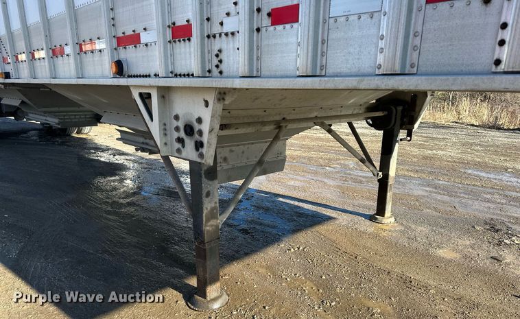 image for item OF9158 2014 Cornhusker 800  grain trailer