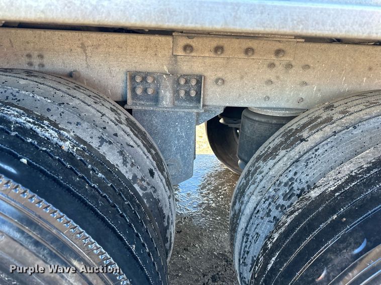 image for item OF9158 2014 Cornhusker 800  grain trailer