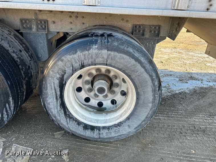 image for item OF9158 2014 Cornhusker 800  grain trailer