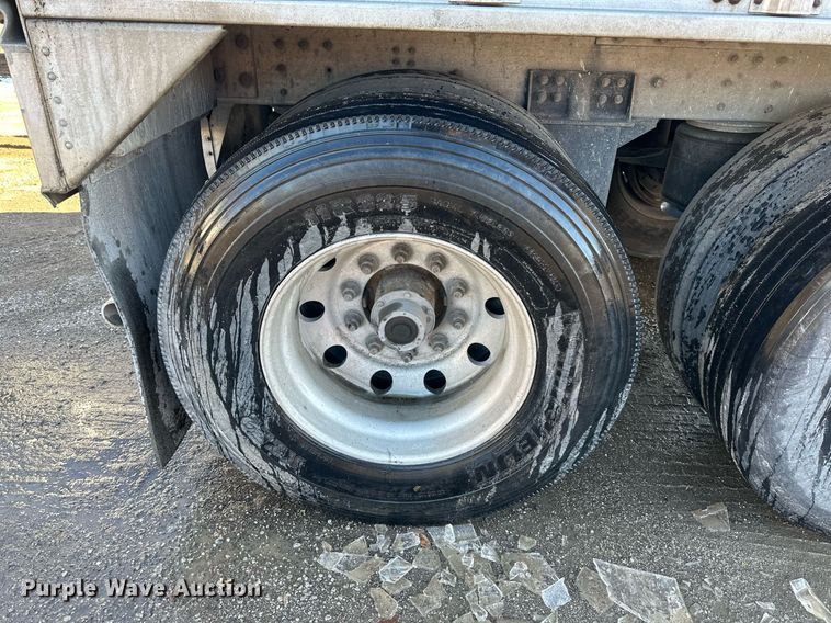 image for item OF9158 2014 Cornhusker 800  grain trailer