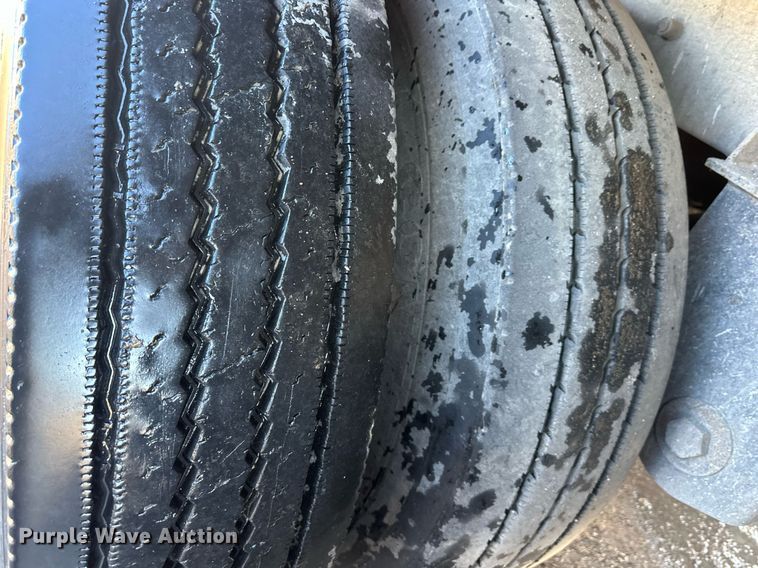 image for item OF9158 2014 Cornhusker 800  grain trailer