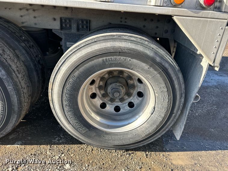 image for item OF9158 2014 Cornhusker 800  grain trailer