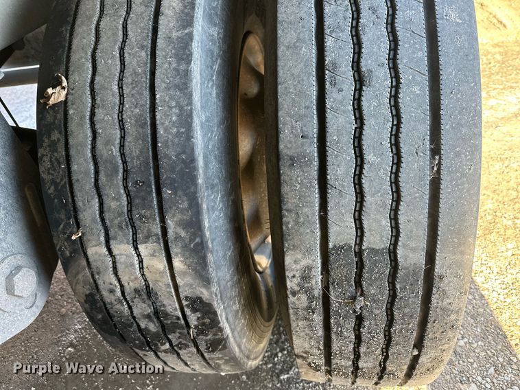 image for item OF9158 2014 Cornhusker 800  grain trailer