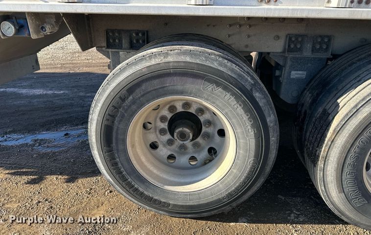 image for item OF9158 2014 Cornhusker 800  grain trailer