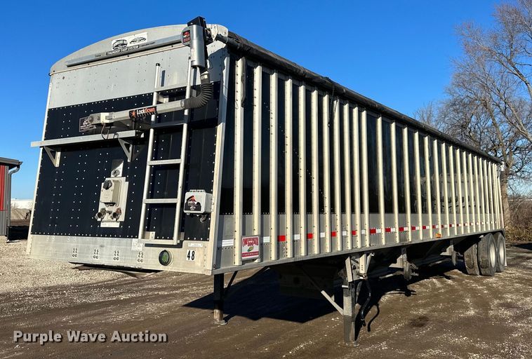 image for item OF9159 2016 Cornhusker 800  grain trailer