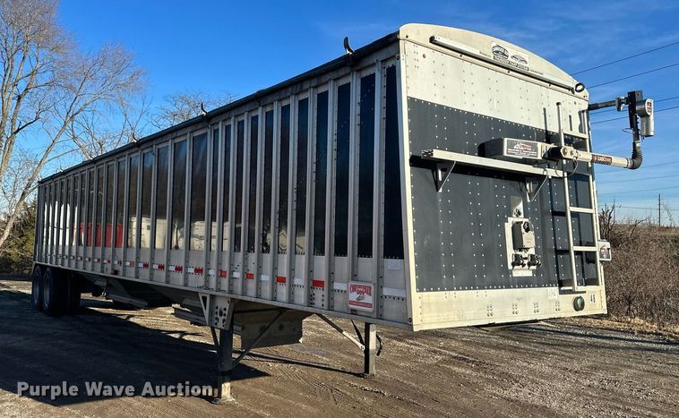 image for item OF9159 2016 Cornhusker 800  grain trailer