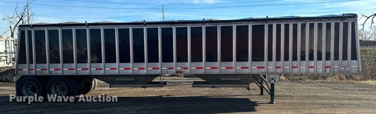 image for item OF9159 2016 Cornhusker 800  grain trailer