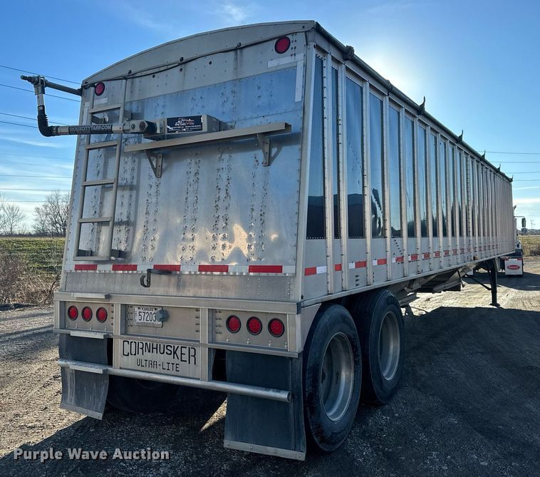 image for item OF9159 2016 Cornhusker 800  grain trailer