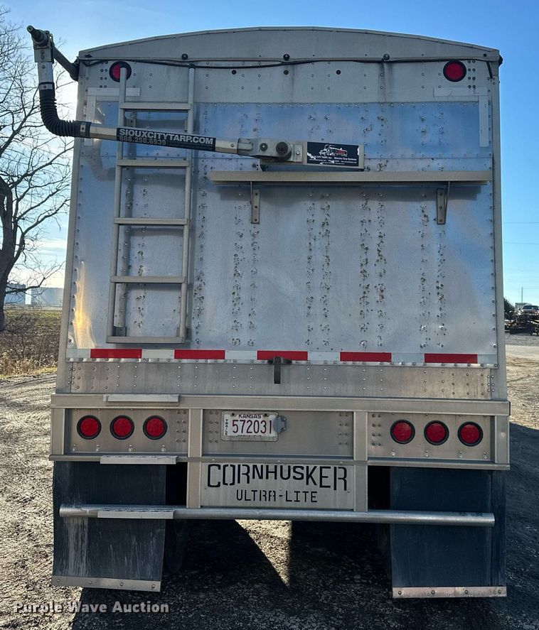 image for item OF9159 2016 Cornhusker 800  grain trailer