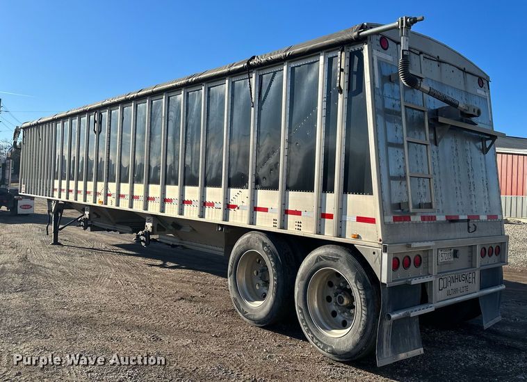 image for item OF9159 2016 Cornhusker 800  grain trailer
