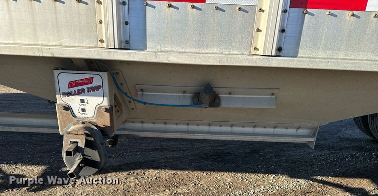 image for item OF9159 2016 Cornhusker 800  grain trailer