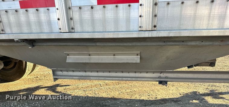 image for item OF9159 2016 Cornhusker 800  grain trailer