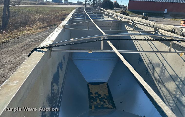 image for item OF9159 2016 Cornhusker 800  grain trailer