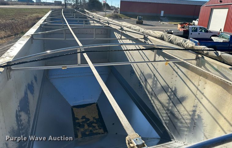 image for item OF9159 2016 Cornhusker 800  grain trailer