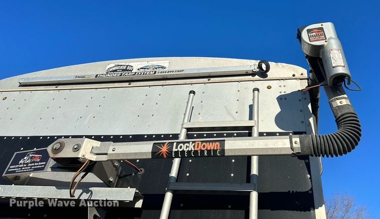 image for item OF9159 2016 Cornhusker 800  grain trailer