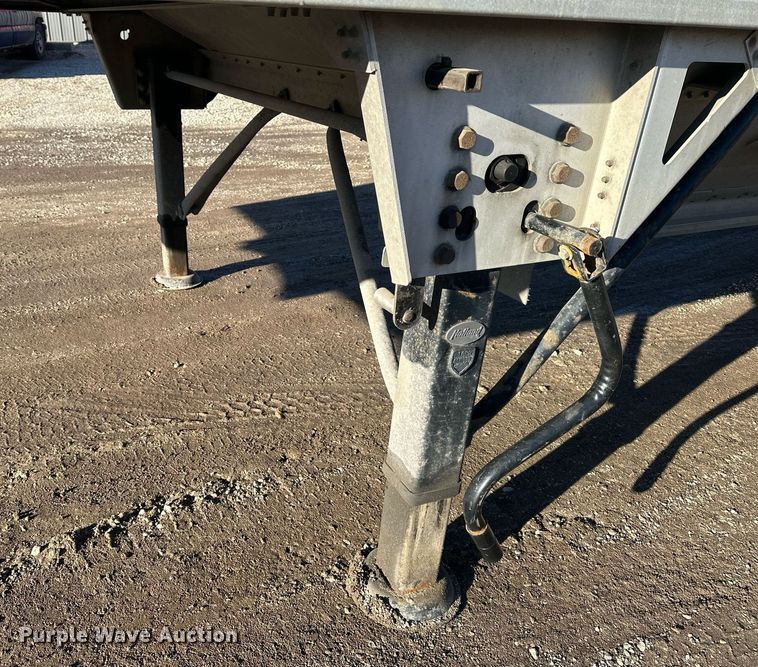 image for item OF9159 2016 Cornhusker 800  grain trailer