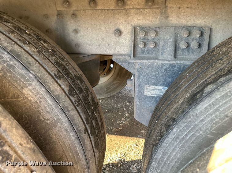 image for item OF9159 2016 Cornhusker 800  grain trailer