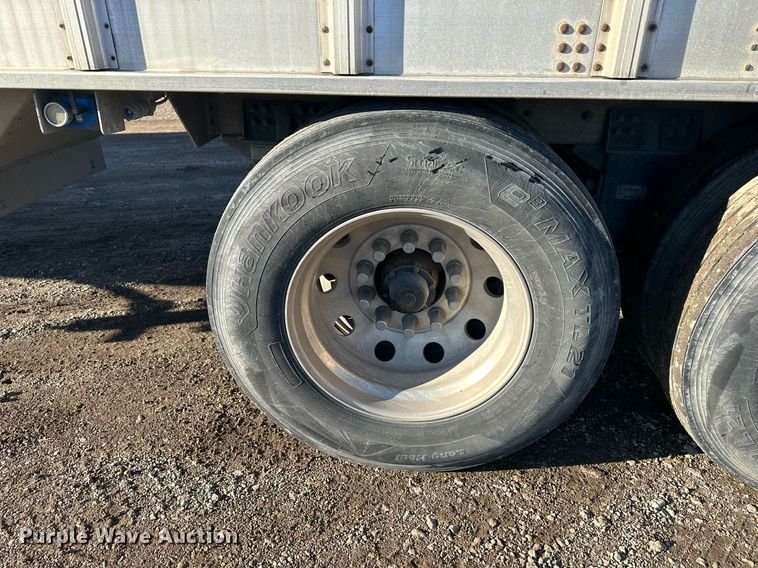 image for item OF9159 2016 Cornhusker 800  grain trailer