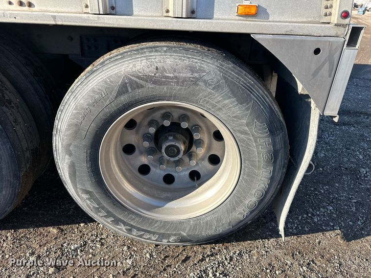 image for item OF9159 2016 Cornhusker 800  grain trailer