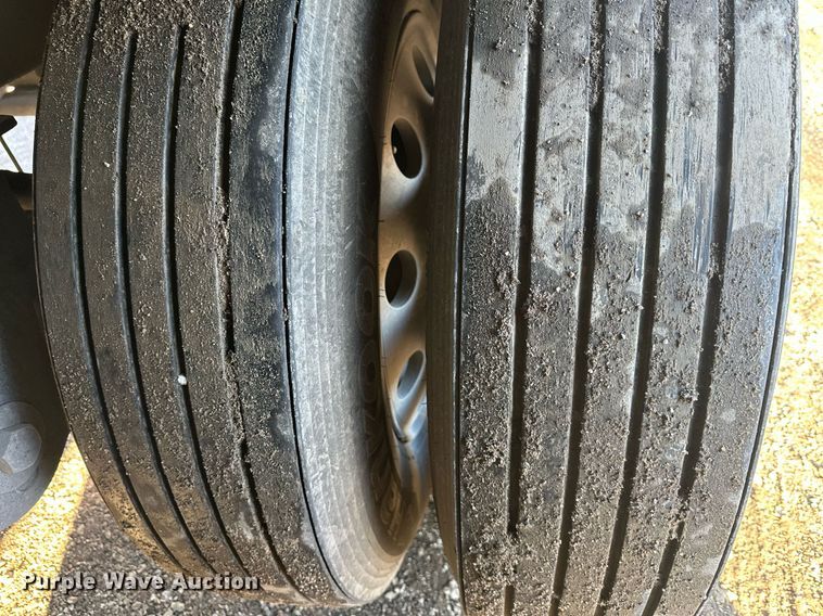 image for item OF9159 2016 Cornhusker 800  grain trailer