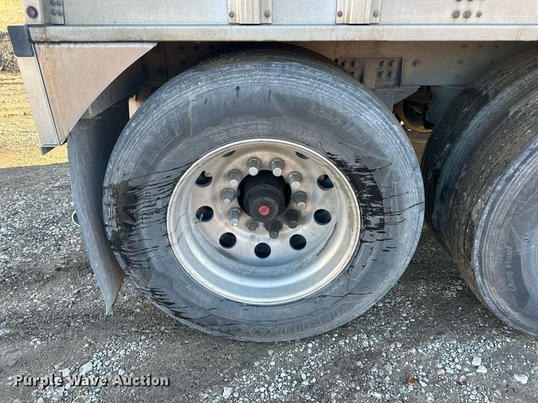 image for item OF9159 2016 Cornhusker 800  grain trailer