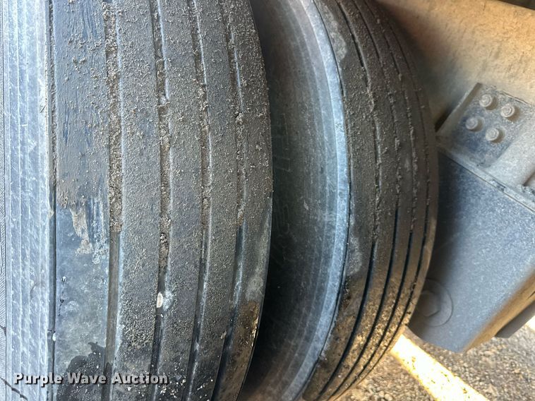 image for item OF9159 2016 Cornhusker 800  grain trailer