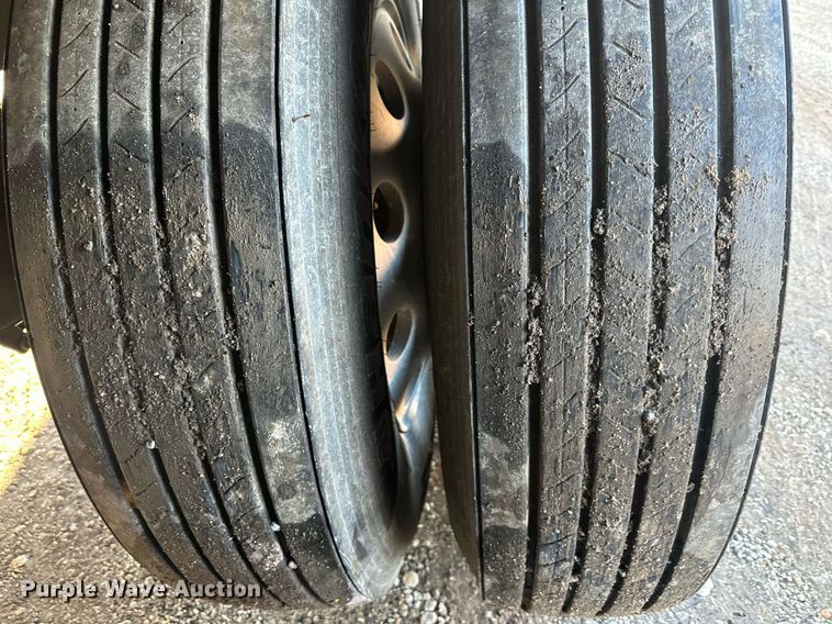 image for item OF9159 2016 Cornhusker 800  grain trailer