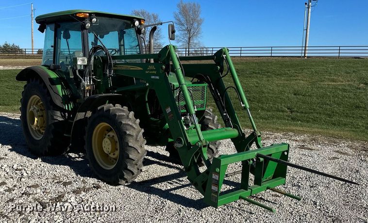 image for item OF9162 2009 John Deere 5105M  MFWD tractor