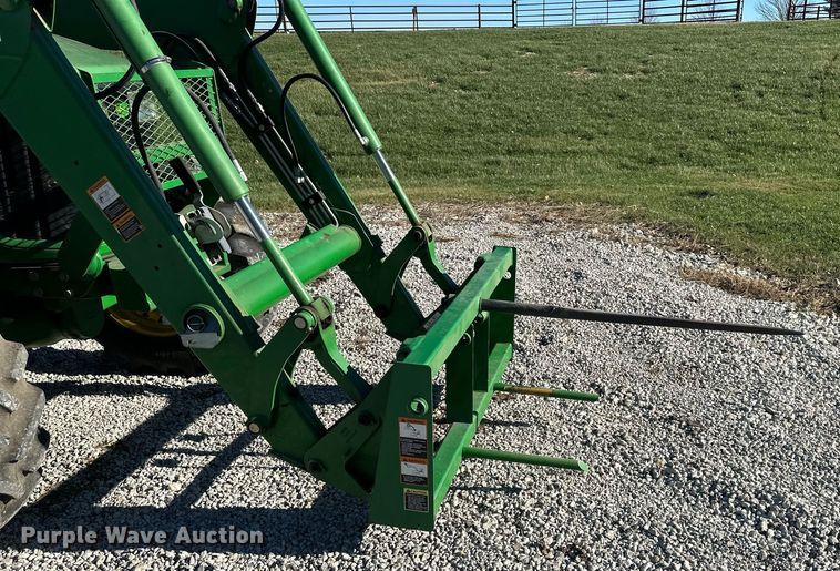 image for item OF9162 2009 John Deere 5105M  MFWD tractor