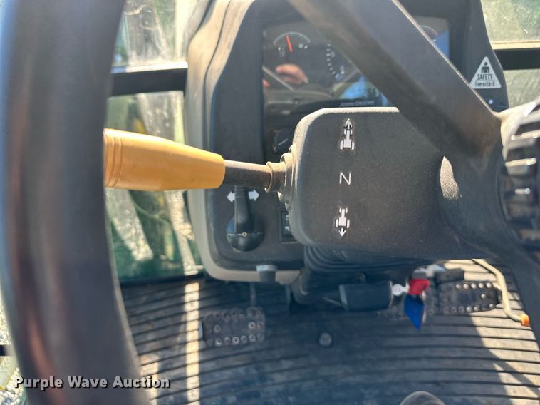 image for item OF9162 2009 John Deere 5105M  MFWD tractor