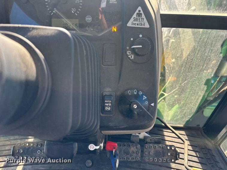 image for item OF9162 2009 John Deere 5105M  MFWD tractor