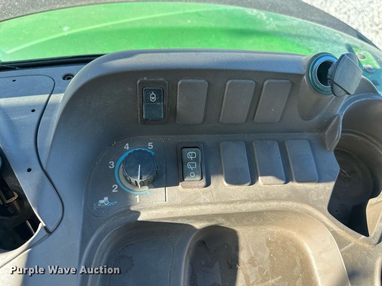 image for item OF9162 2009 John Deere 5105M  MFWD tractor