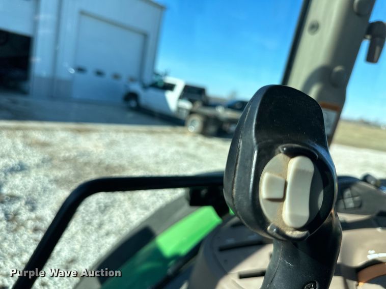 image for item OF9162 2009 John Deere 5105M  MFWD tractor