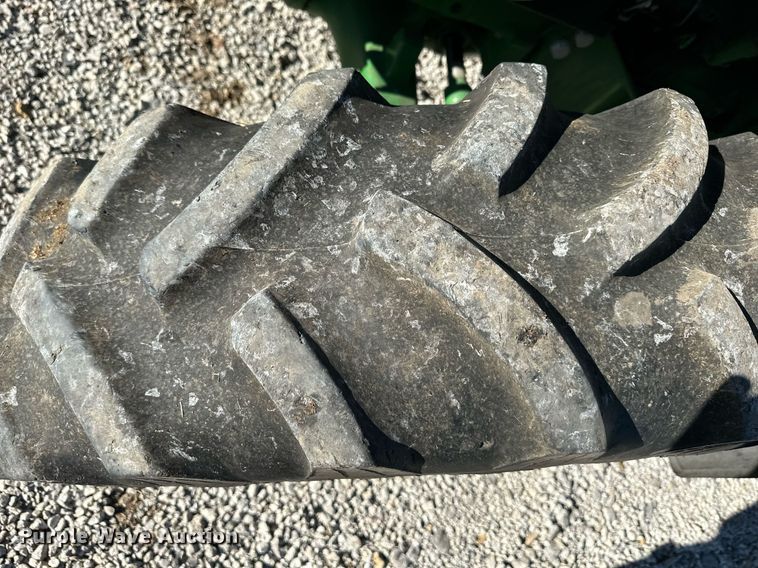 image for item OF9162 2009 John Deere 5105M  MFWD tractor