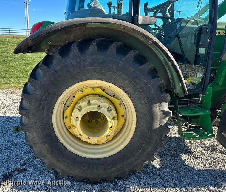 image for item OF9162 2009 John Deere 5105M  MFWD tractor