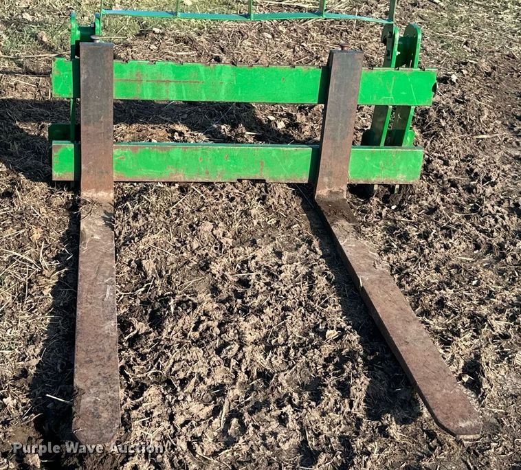 image for item OF9162 2009 John Deere 5105M  MFWD tractor