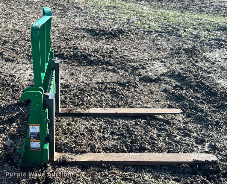 image for item OF9162 2009 John Deere 5105M  MFWD tractor