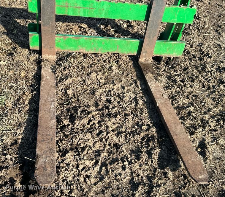 image for item OF9162 2009 John Deere 5105M  MFWD tractor