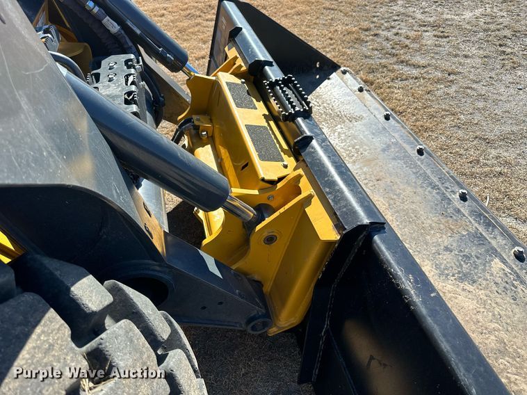 image for item OK9121 2021 John Deere 330G skid steer loader
