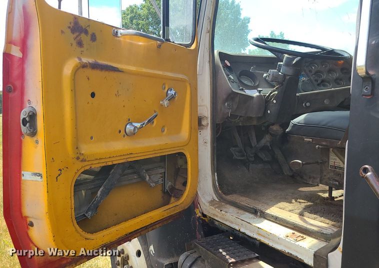 image for item BR9786 1978 Ford  dump truck