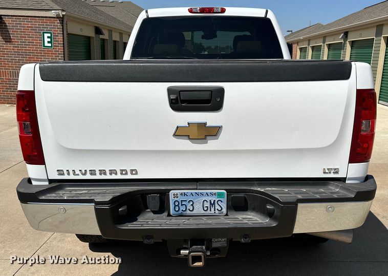 image for item DJ6185 2014 Chevrolet Silverado 2500 HD  Crew Cab pickup truck